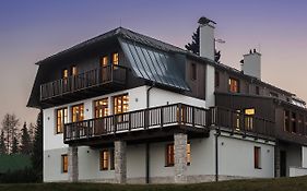 Aneta Hotel & Restaurant